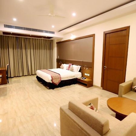 Hotel Krishna Palace Ayodhya Exterior photo