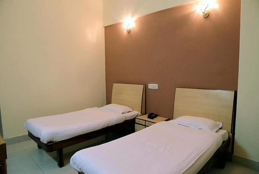 Hotel Krishna Palace Ayodhya Exterior photo