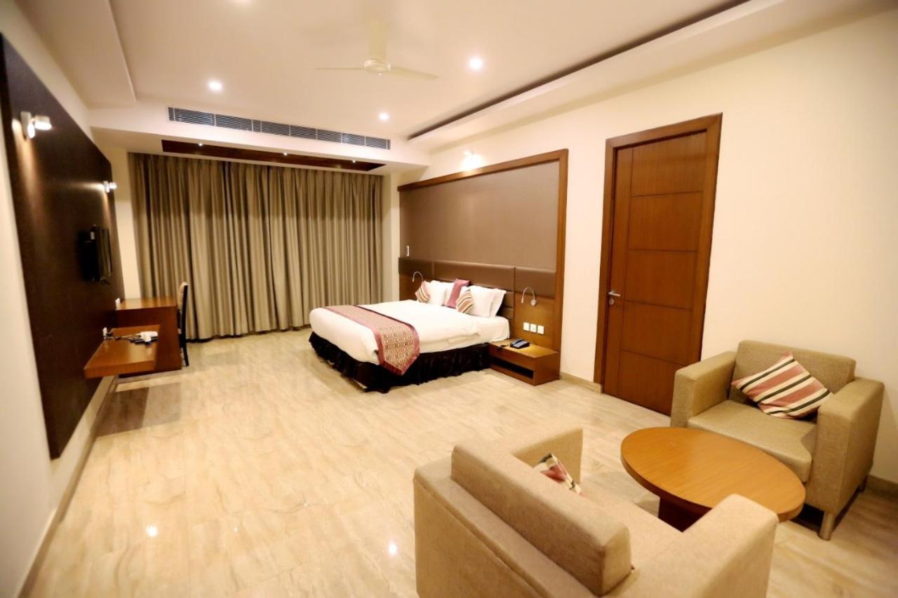 Hotel Krishna Palace Ayodhya Exterior photo
