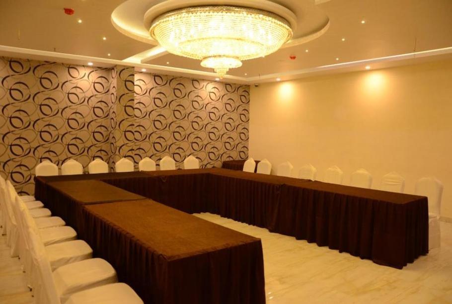 Hotel Krishna Palace Ayodhya Exterior photo