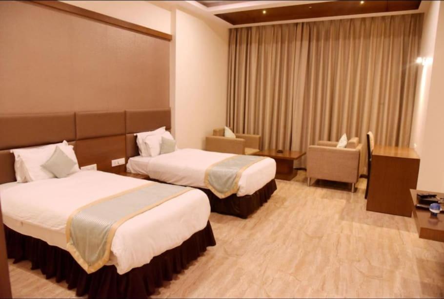 Hotel Krishna Palace Ayodhya Exterior photo