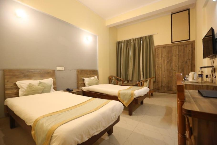 Hotel Krishna Palace Ayodhya Exterior photo