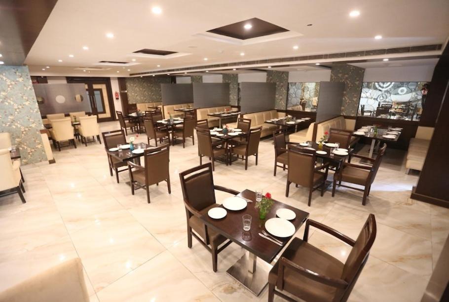 Hotel Krishna Palace Ayodhya Exterior photo