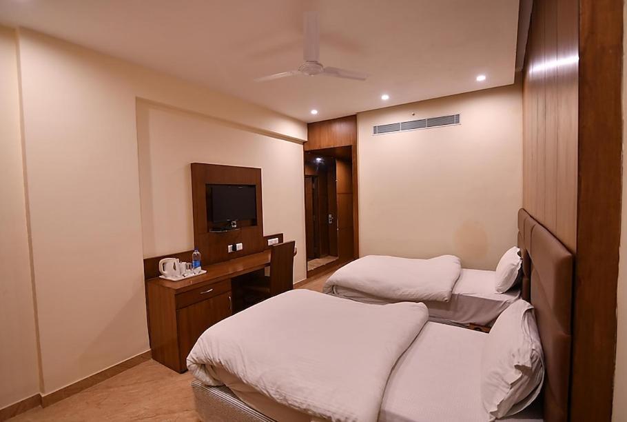Hotel Krishna Palace Ayodhya Exterior photo