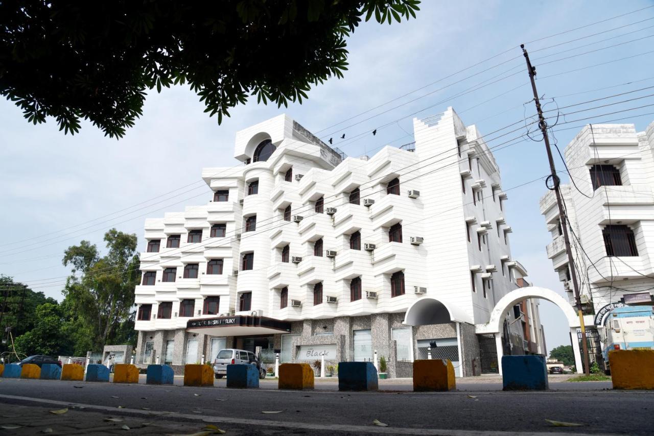 Hotel Krishna Palace Ayodhya Exterior photo